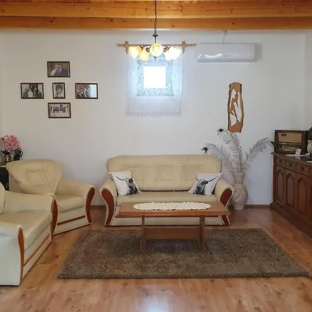 Kekszilva Vendeghaz Guest house Pap