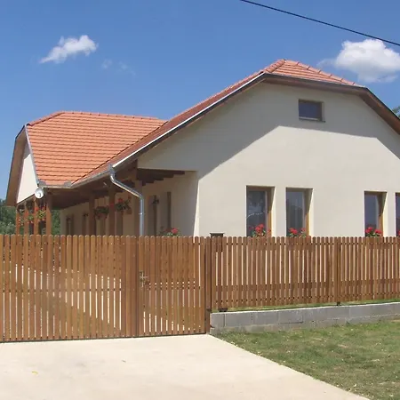 Guest house Kekszilva Vendeghaz 3*